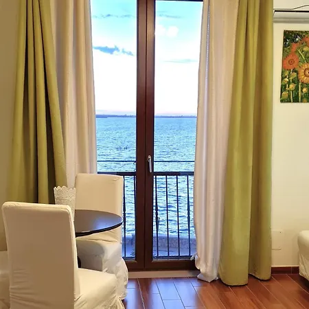 L'isola Aer فندق مبيت وإفطار