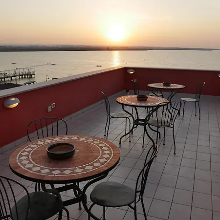 L'isola Aer فندق مبيت وإفطار 3*